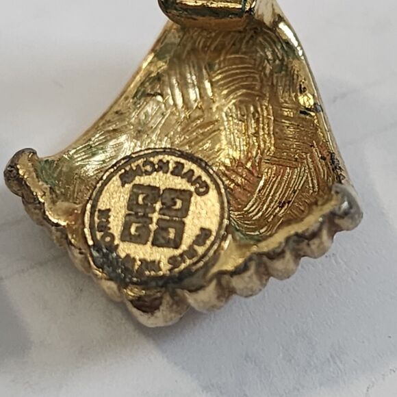 Vintage Givenchy Paris New York Fan Shell Design Clip Earrings Gold Tone Signed - Picture 10 of 14